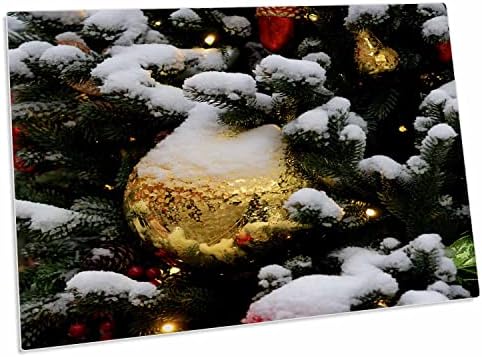 3. Красиво украсена Коледна елха в снега. Весел. - Подложки за настолни възглавници (dpd-340594-1)