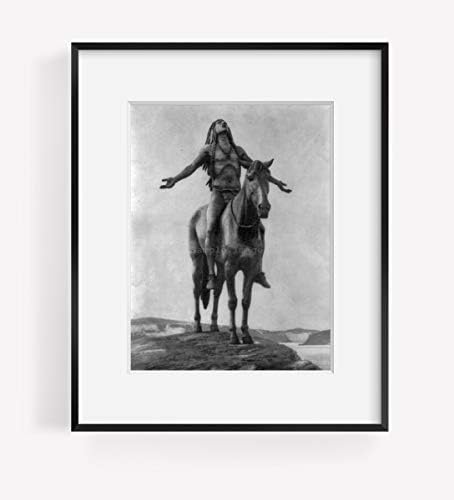 БЕЗКРАЙНИ СНИМКИ Снимка: Обръщение към Великия Дух | 1921 | Индианец на кон | Исторически възпроизвеждане на снимки